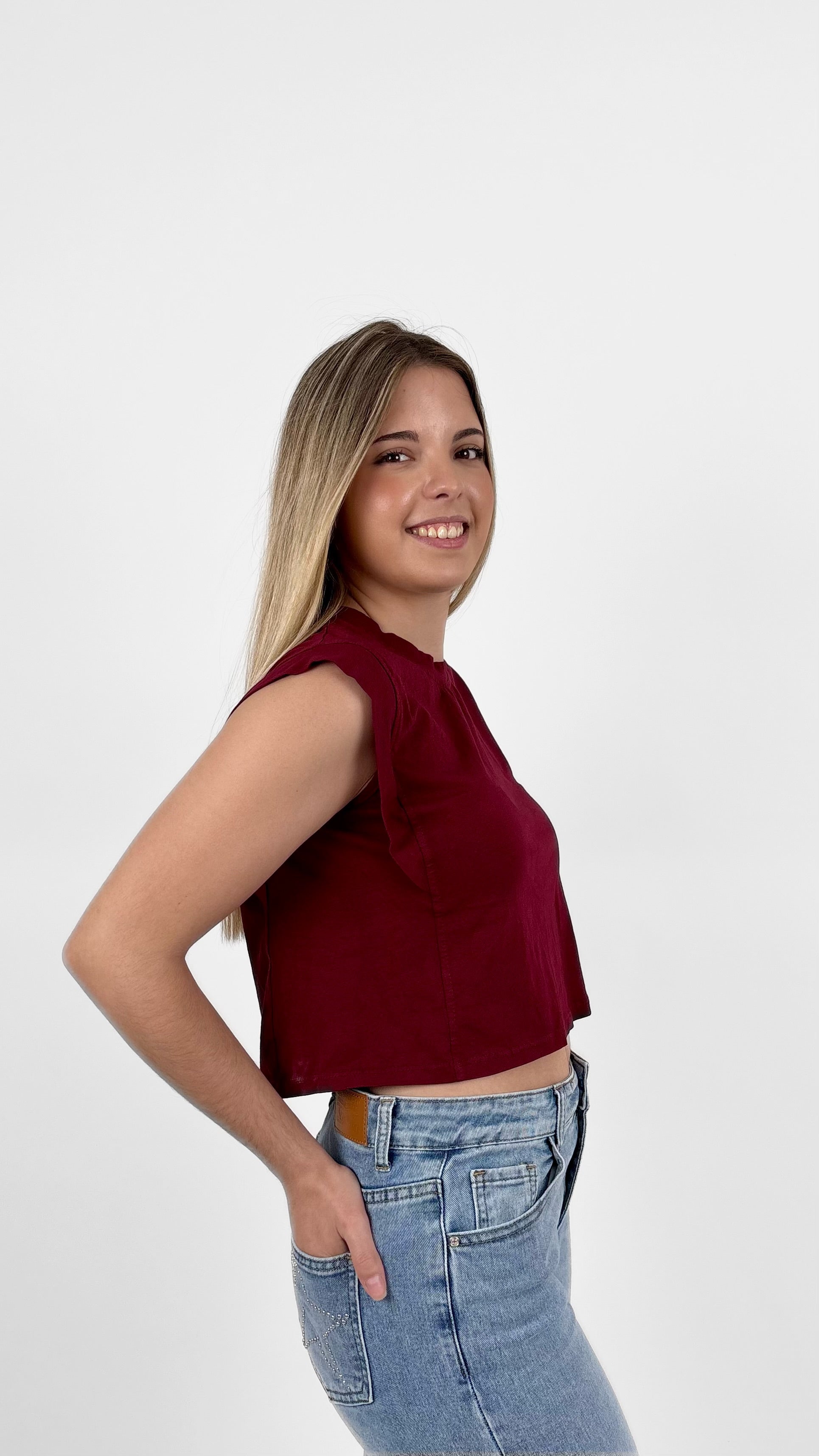 Top crop básico burdeos