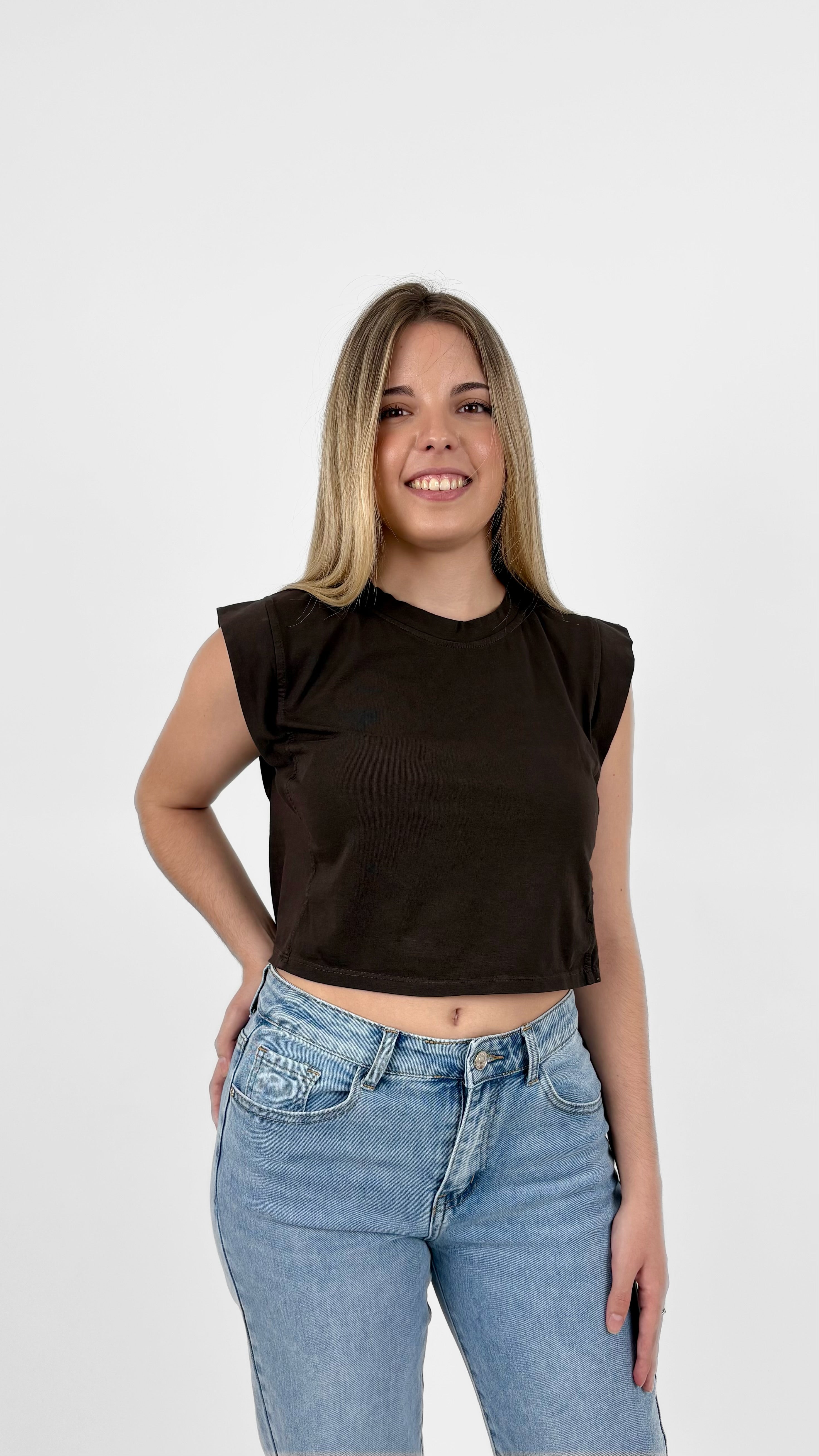 Top crop básico marrón