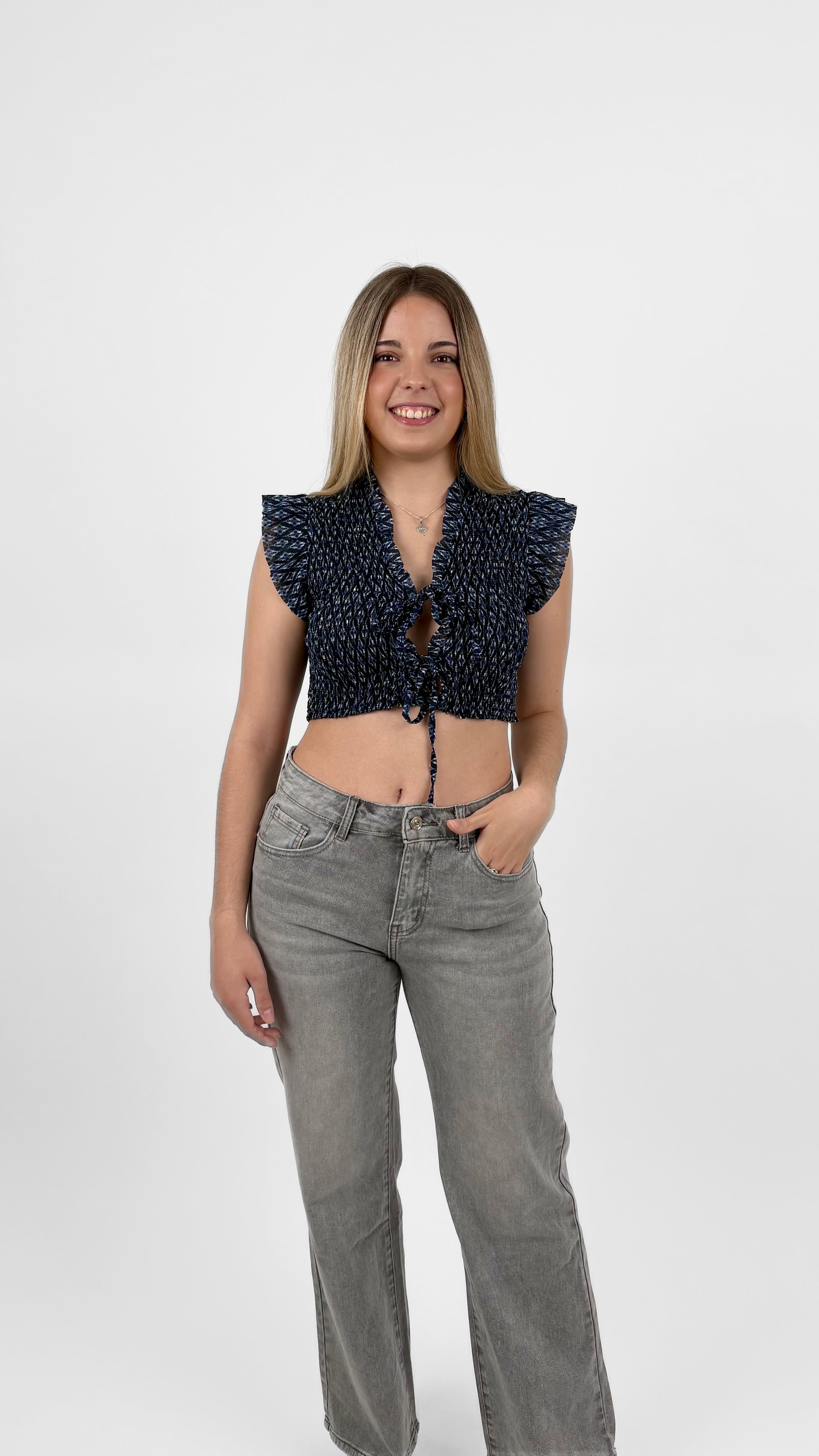 Pantalón gris con estrella de tachuelas